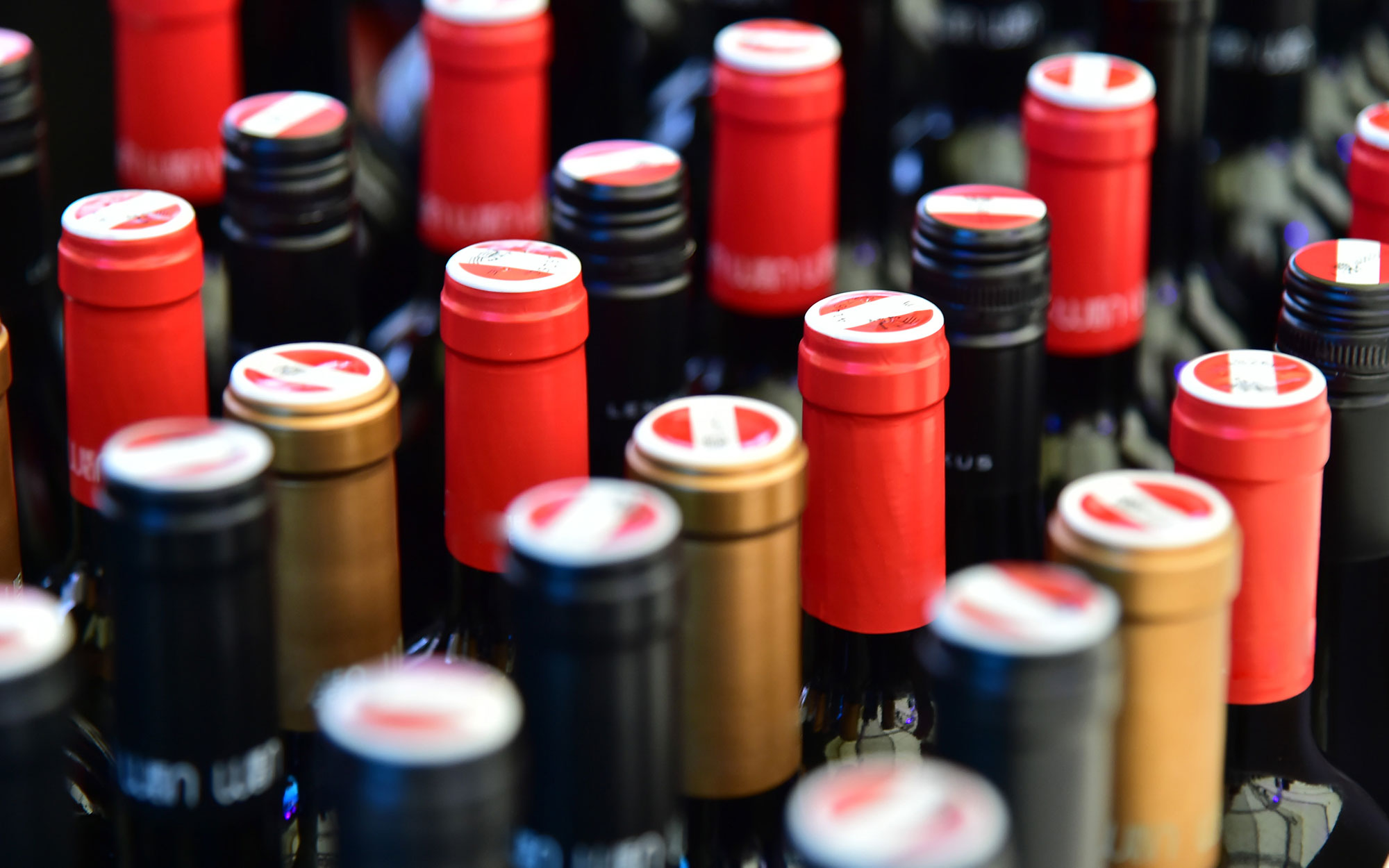 Mehrere Weinfalschen